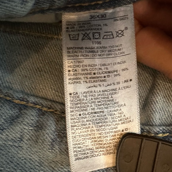 Relaxed slim built in flex men distressed ripped light blue jeans si”z 36x30 - Picture 8 of 9